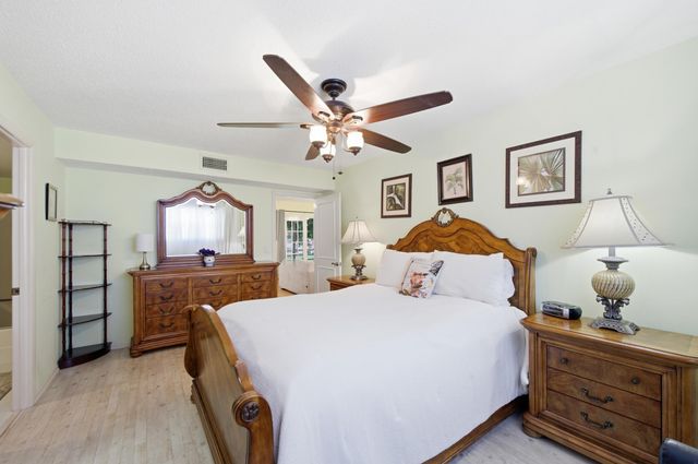 112 Lake Anne Drive, West Palm Beach, FL 33411