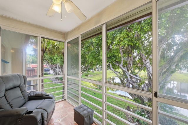 112 Lake Anne Drive, West Palm Beach, FL 33411