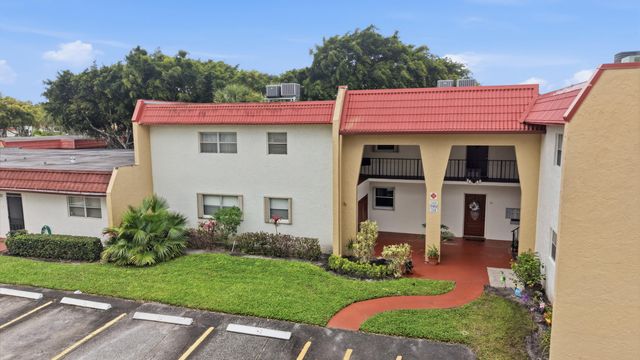 112 Lake Anne Drive, West Palm Beach, FL 33411