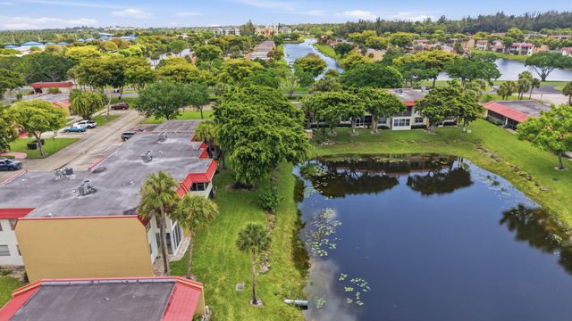 112 Lake Anne Drive, West Palm Beach, FL 33411