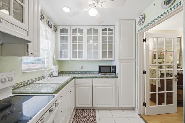 112 Lake Anne Drive, West Palm Beach, FL 33411