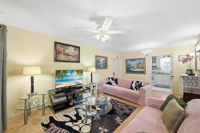 112 Lake Anne Drive, West Palm Beach, FL 33411