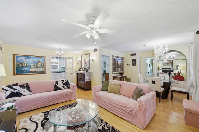 112 Lake Anne Drive, West Palm Beach, FL 33411