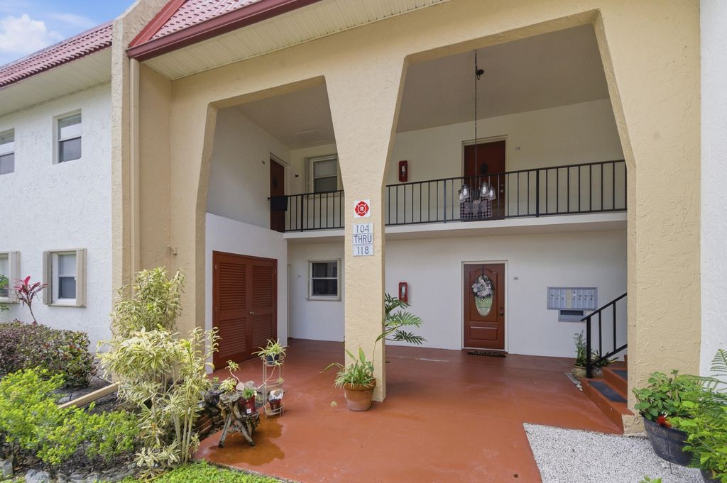 112 Lake Anne Drive, West Palm Beach, FL 33411