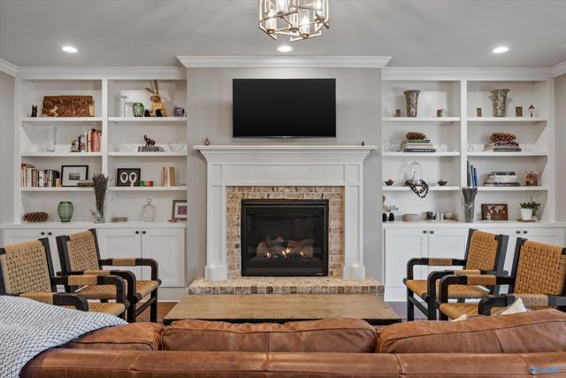 1 Scenic Loop Road, Huntsville, AL 35803