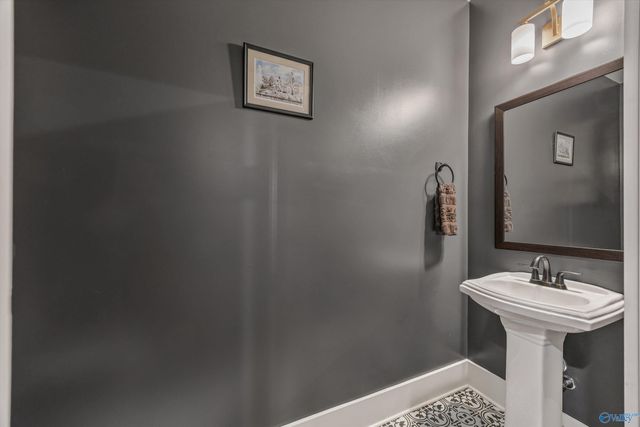 1 Scenic Loop Road, Huntsville, AL 35803