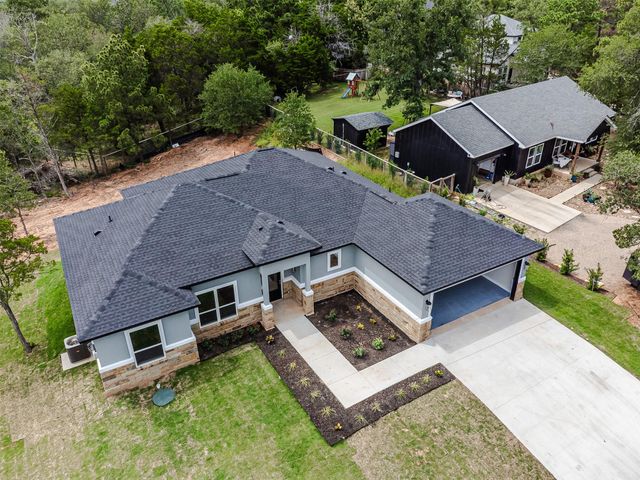 112 Heleakala DR, Bastrop, TX 78602