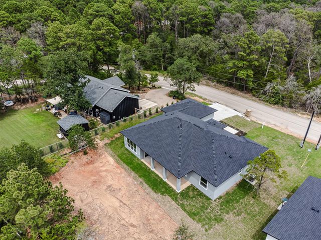 112 Heleakala DR, Bastrop, TX 78602