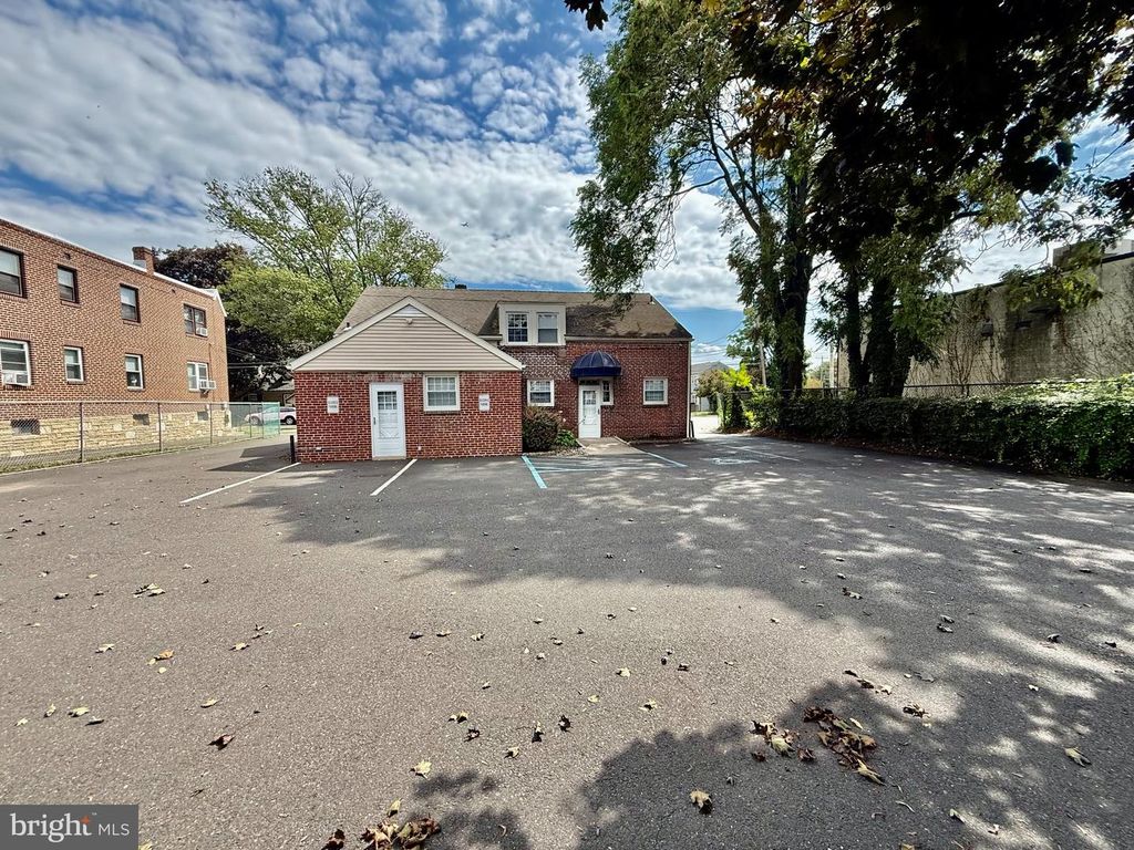 8014 BURHOLME AVE, Philadelphia, PA 19111 — photo 3