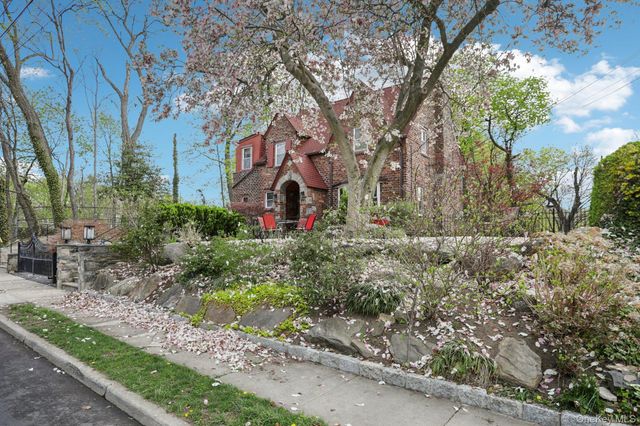 375 Hawthorne Terrace, Fleetwood, NY 10552