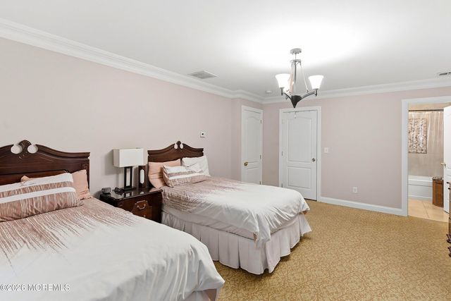13 Treeside Lane, Lakewood, NJ 08701