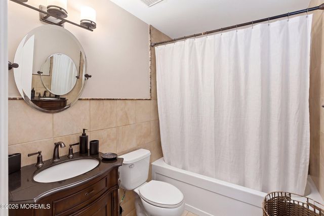 13 Treeside Lane, Lakewood, NJ 08701