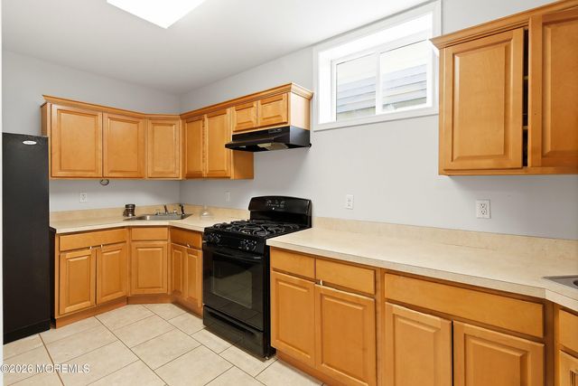 13 Treeside Lane, Lakewood, NJ 08701