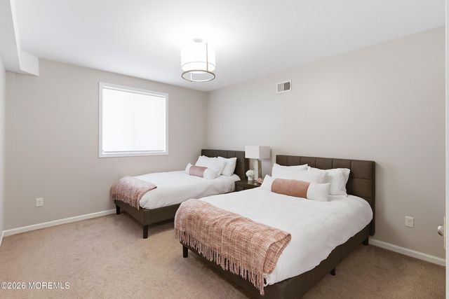 13 Treeside Lane, Lakewood, NJ 08701