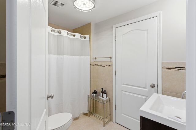 13 Treeside Lane, Lakewood, NJ 08701