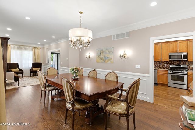 13 Treeside Lane, Lakewood, NJ 08701