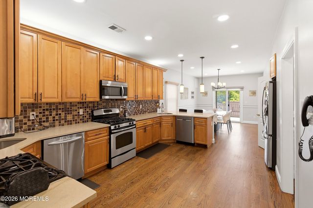 13 Treeside Lane, Lakewood, NJ 08701