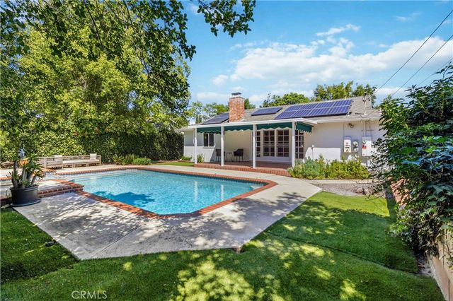 23020 Haynes, West Hills, CA 91307