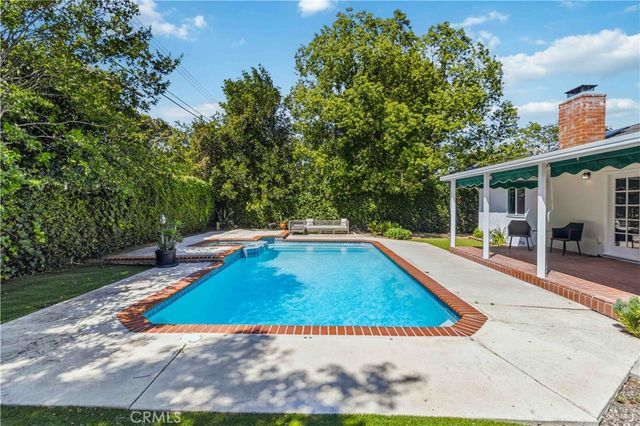 23020 Haynes, West Hills, CA 91307