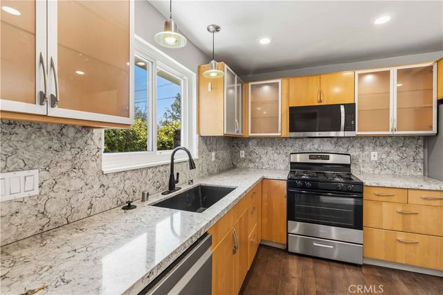 23020 Haynes, West Hills, CA 91307