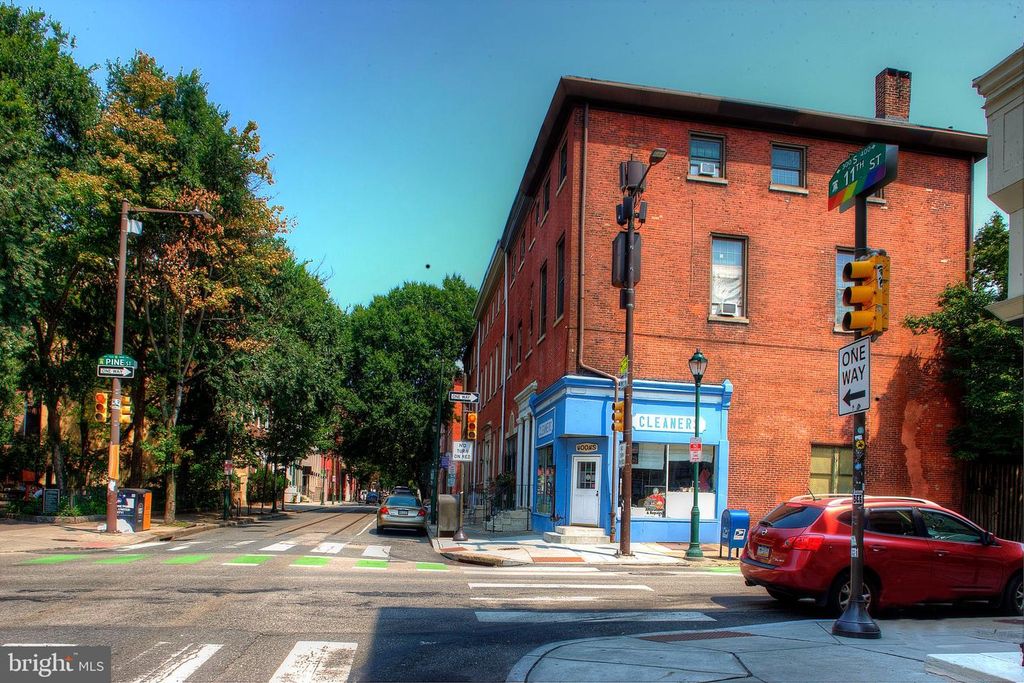 327 S 11TH ST, PHILADELPHIA, PA 19107 — photo 2