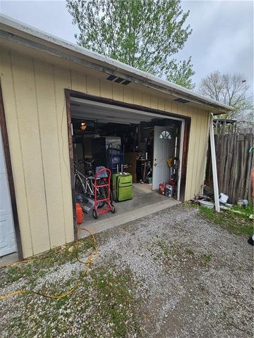 30740 W 83rd Street, De Soto, KS 66018