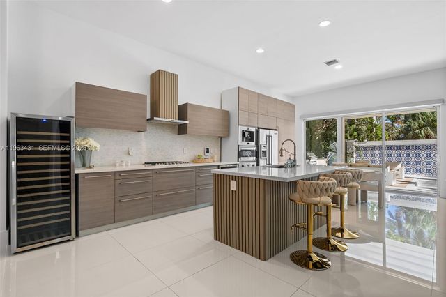 18935 Atlantic Blvd, Sunny Isles Beach, FL 33160