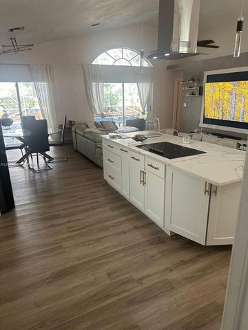 1971 Oak Berry Cir, Wellington, FL 33414