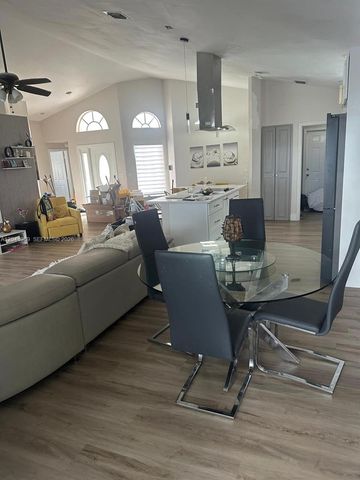 1971 Oak Berry Cir, Wellington, FL 33414