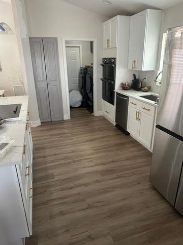 1971 Oak Berry Cir, Wellington, FL 33414