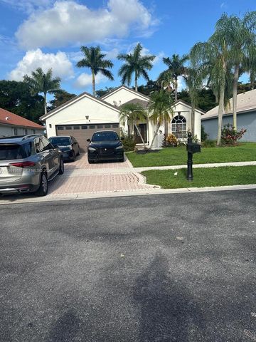 1971 Oak Berry Cir, Wellington, FL 33414