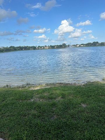 1971 Oak Berry Cir, Wellington, FL 33414