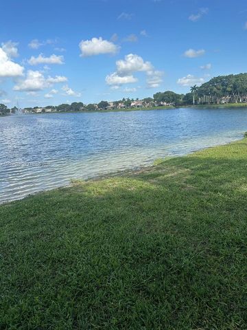 1971 Oak Berry Cir, Wellington, FL 33414