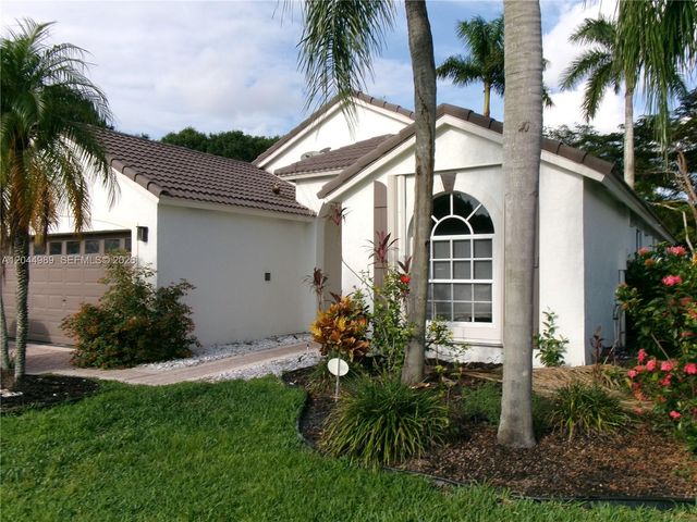 1971 Oak Berry Cir, Wellington, FL 33414