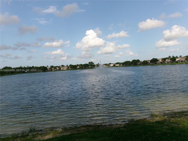 1971 Oak Berry Cir, Wellington, FL 33414