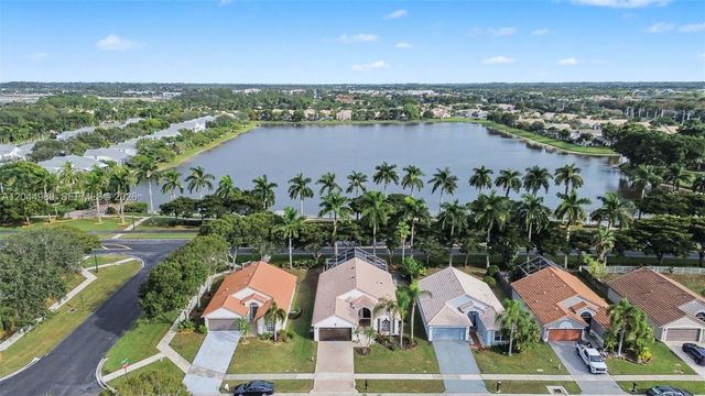 1971 Oak Berry Cir, Wellington, FL 33414