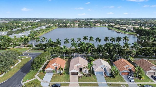 1971 Oak Berry Cir, Wellington, FL 33414