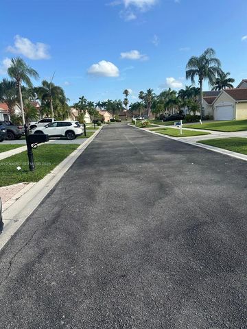 1971 Oak Berry Cir, Wellington, FL 33414
