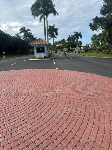 1971 Oak Berry Cir, Wellington, FL 33414