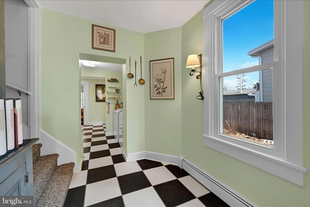 173 W BROAD ST, Salunga, PA 17538