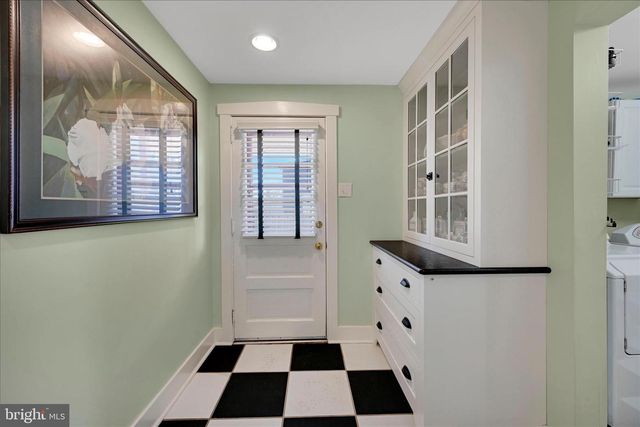 173 W BROAD ST, Salunga, PA 17538
