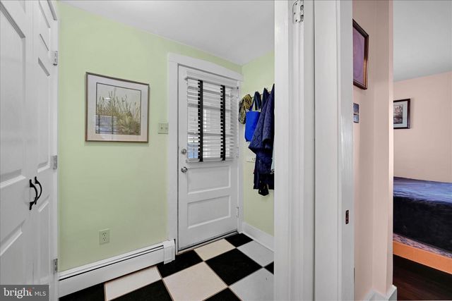 173 W BROAD ST, Salunga, PA 17538