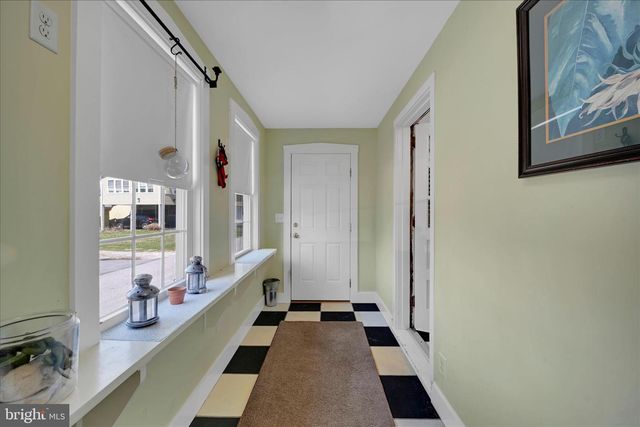 173 W BROAD ST, Salunga, PA 17538