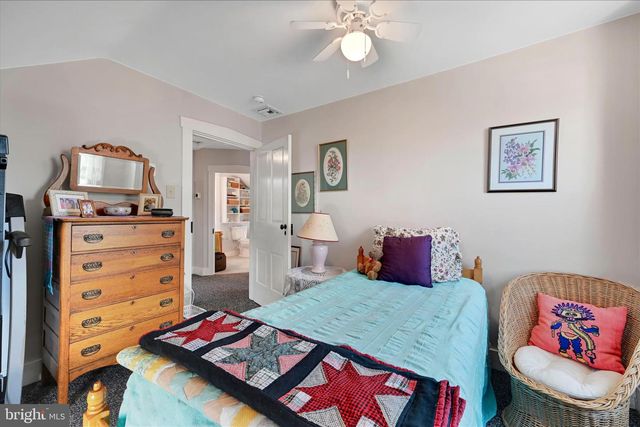 173 W BROAD ST, Salunga, PA 17538