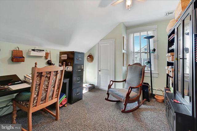 173 W BROAD ST, Salunga, PA 17538