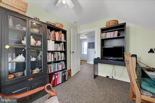 173 W BROAD ST, Salunga, PA 17538