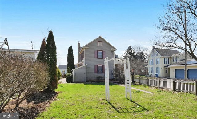 173 W BROAD ST, Salunga, PA 17538