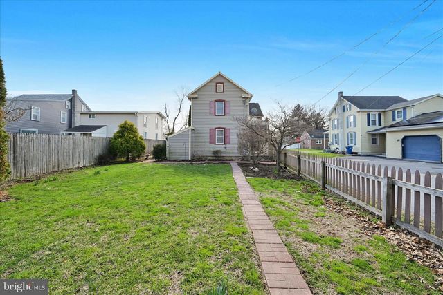 173 W BROAD ST, Salunga, PA 17538