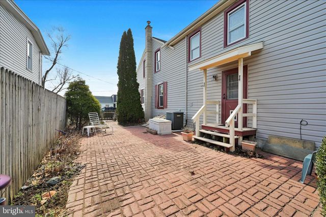 173 W BROAD ST, Salunga, PA 17538