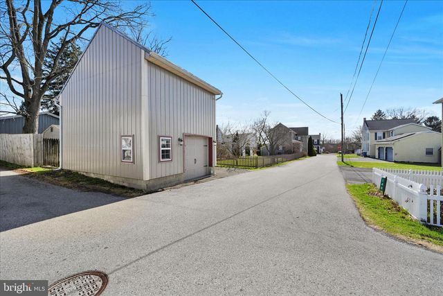 173 W BROAD ST, Salunga, PA 17538